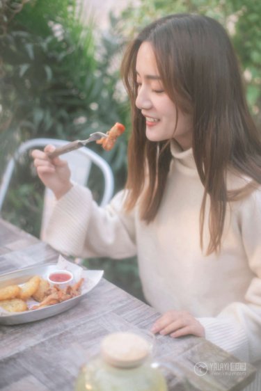 房间里的女人